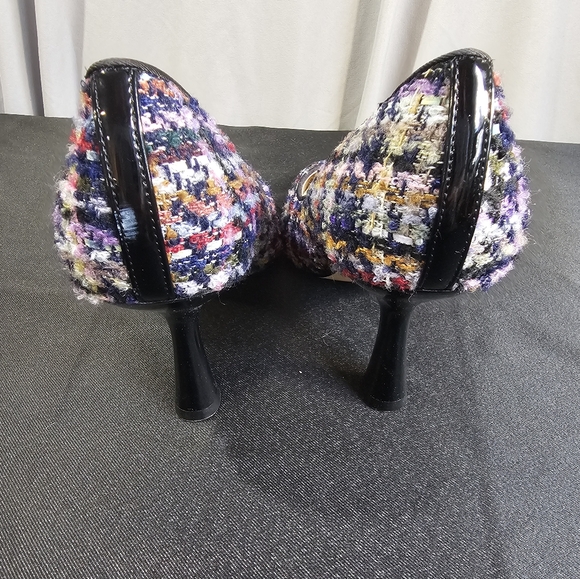 Hippa Pointy Cap Toe Pump - Picture 8 of 8